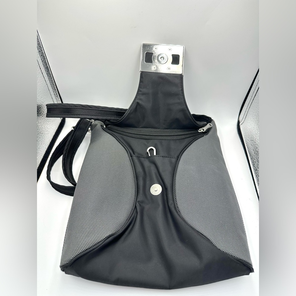Pacsafe Dailysafe H100 Anti-Theft Travel Crossbody Bag - Picture 5 of 15